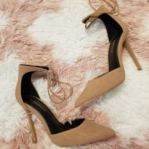 Sexy heels with ankle straps in mauve tan